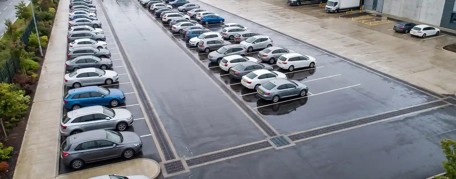 Odwodnienie liniowe parkingu z kanalikiem odprowadzającym wodę